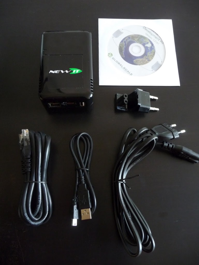 SheevaPlug box contents